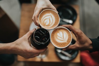 Foto pelanggan menyeduh kopi V60