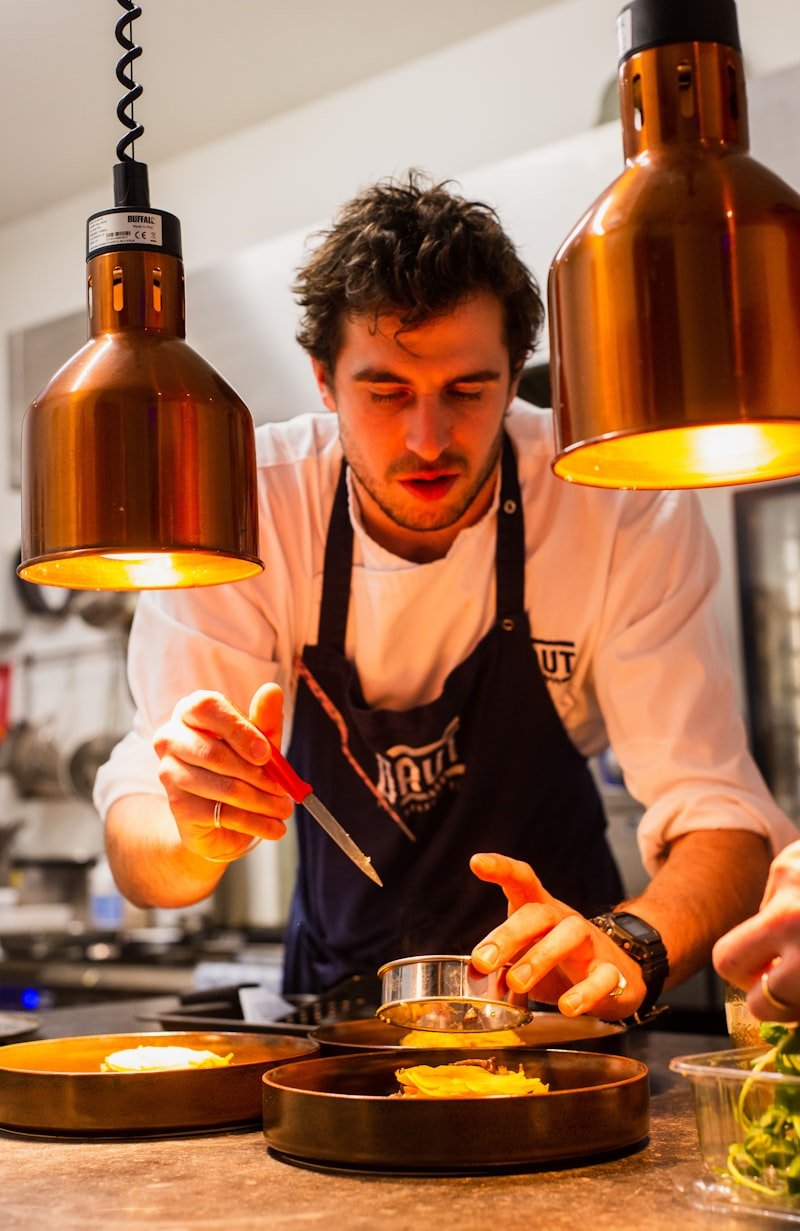 Chef Andi, founder Dapur Hangat, di dapur produksi