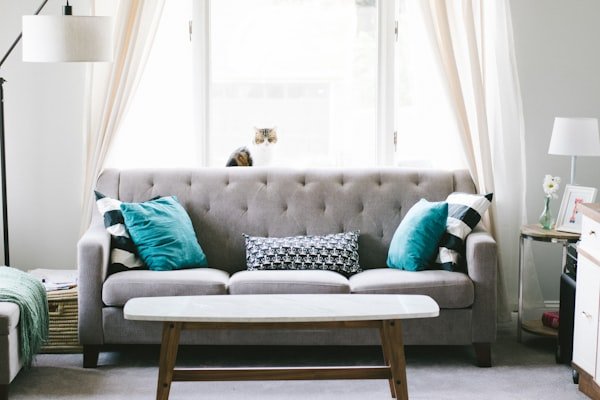 Bundle Living 3 in 1 — cushion, vas keramik, throw blanket
